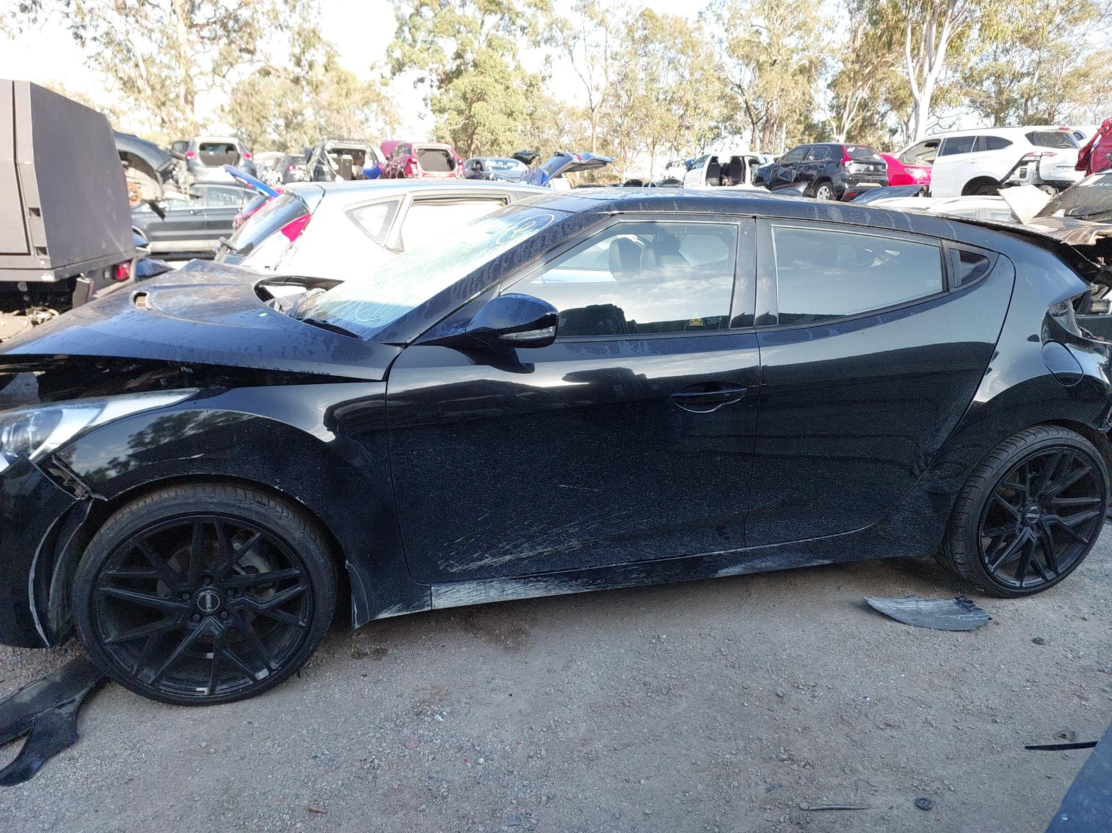 2012 Hyundai Veloster Left Guard View Auto part Left Guard Hyundai Veloster 2012
