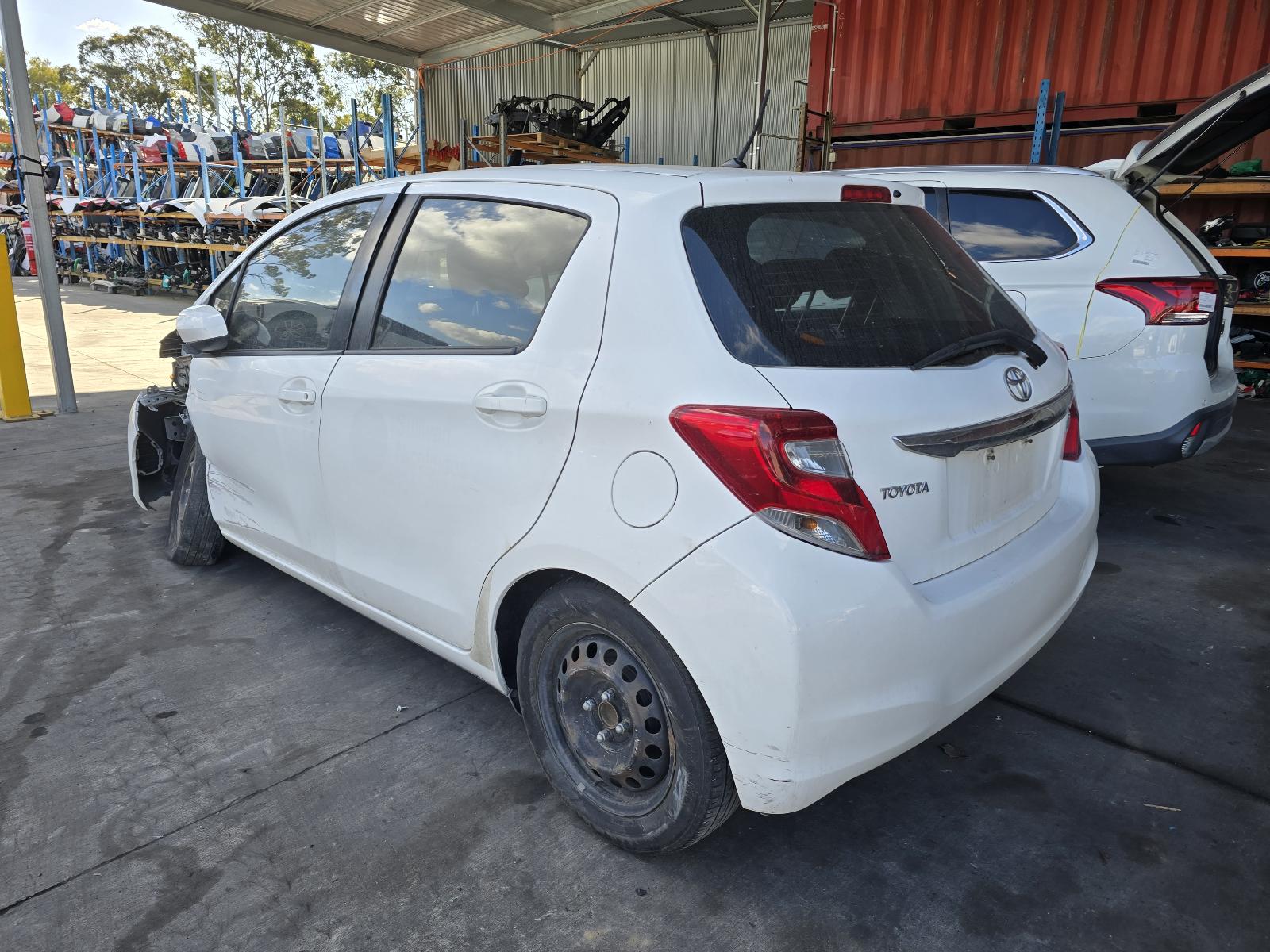 View Auto part Grille Toyota Yaris 2015
