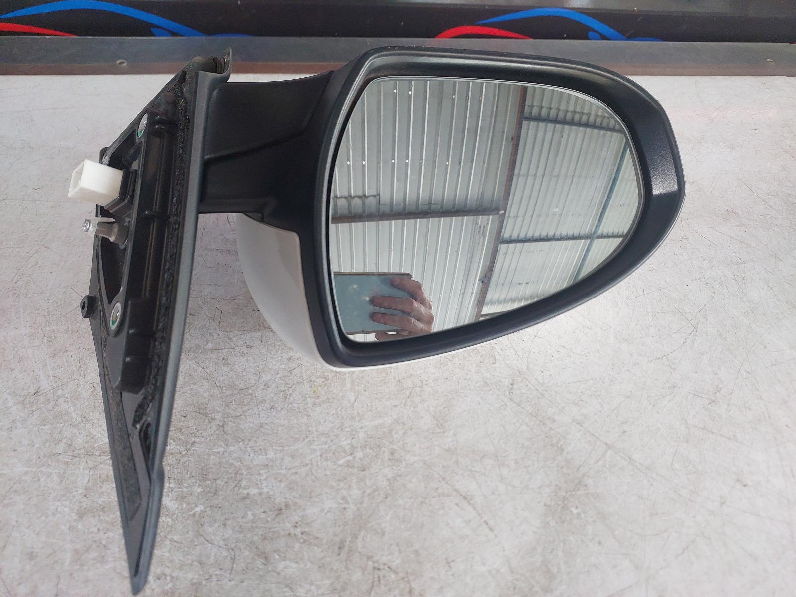 2016 Hyundai Tucson Left Door Mirror View Auto part Left Door Mirror Hyundai Tucson 2016